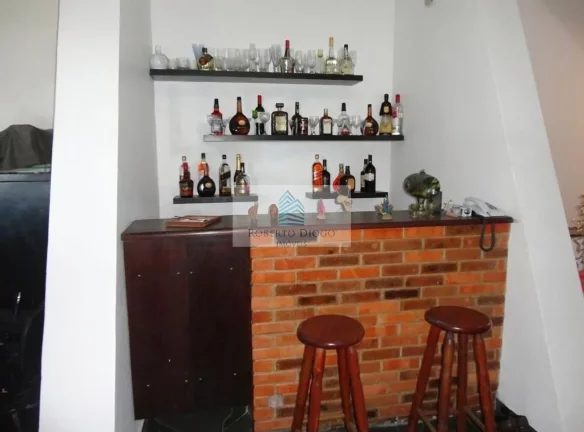 Imagem Casa de luxo em condomínio no Santa Rosa, Niterói-RJ: 4 quartos, 1 suíte, 2 banheiros, 2 vagas de garagem, 450m²