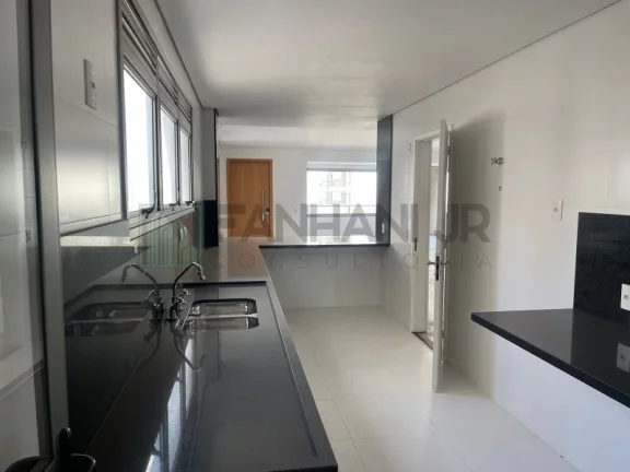 Imagem Apartamento de alto padrão no coração de São Paulo: 3 quartos, 3 suítes, 3 salas, 5 banheiros, 3 vagas, 187 m² no Jardim Paulista.
