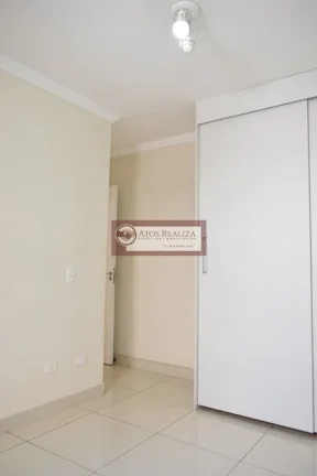 Imagem Sobrado no Jardim Umuarama com 4 quartos, sendo 2 suítes, sala de estar, lavabo, sala de jantar, cozinha e ampla copa. Piso em porcelanato, tanto no térreo como no andar superior. Armários nos quartos e cozinha. Home office/edícula completa, lavanderia, e