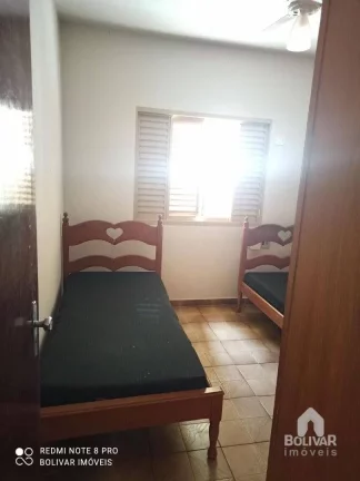 Imagem Casa com 3 dormitórios para alugar, 130 m² por R$ 2.500,00/mês - Setor Central - Itumbiara/GO