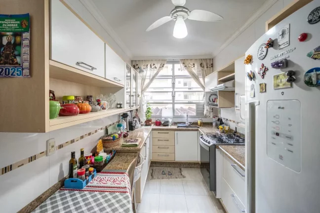Imagem Apartamento com 3 dormitórios sendo 1 suíte e 2 vagas na região Central de Balneário Camboriú SC