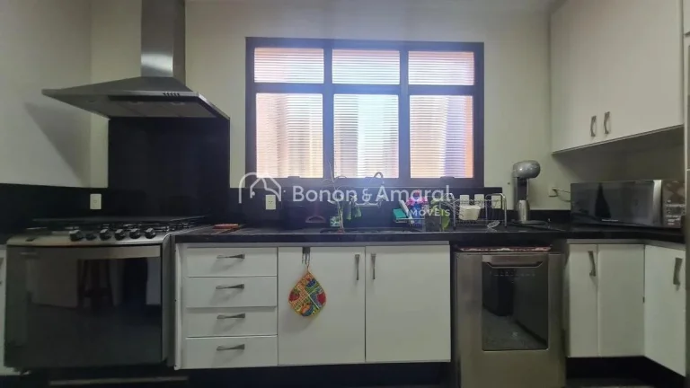 Imagem Localizado no coração do Cambuí, este finíssimo apartamento oferece o que há de melhor em confo...