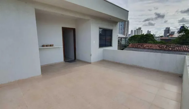 Imagem Casa com 4 dormitórios sendo 1 suíte e 3 vagas de garagem no Centro de Itajaí