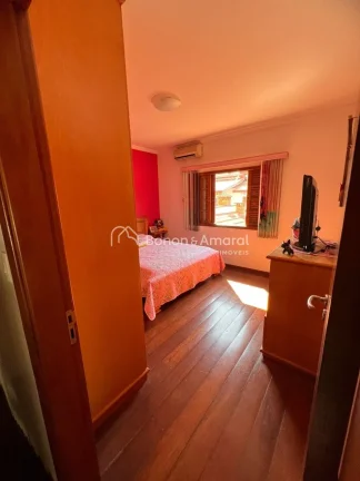 Imagem Terreno: 321 m²
Construção: 252 m²
Documentação: Totalmente regularizada

Características do ...