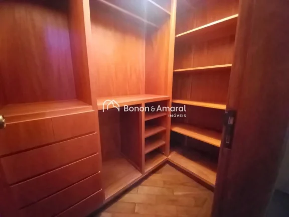 Imagem Este imóvel térreo é ideal para quem busca conforto e sofisticação. Com quatro suítes, todas e...