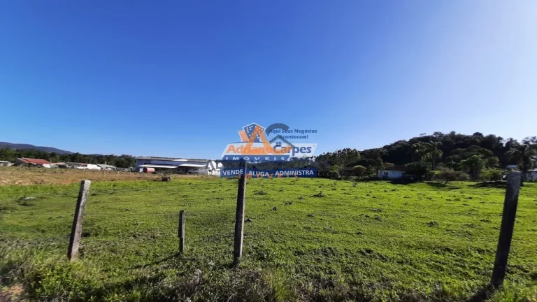 Imagem Adriano Carpes Imóveis vende terreno grande as margens da BR 101 em Balneário Piçarras.