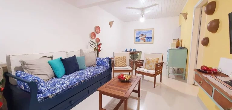 CASA TERREA NA PRAIA DO LAZARO EM UBATUBA