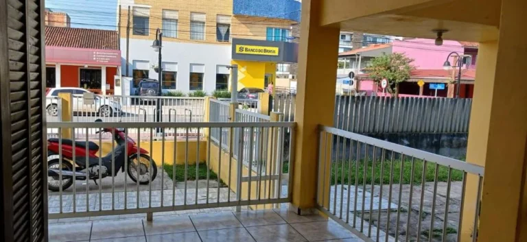 Foto do imóvel: Imóvel à Venda em Itapoá-SC, Bairro Itapema do Norte - Prédio com 03 Apartamentos Mobiliados