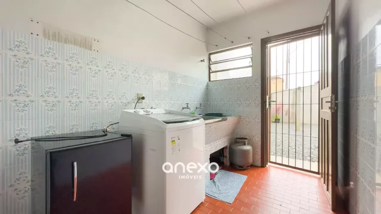Imagem Linda Casa de 3 Dormitórios em Localização Privilegiada!