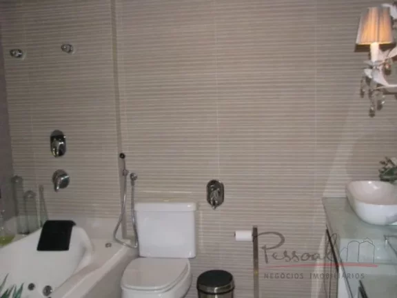 Imagem Belíssimo apartamento localizado na Beira-Mar Norte. Totalmente decorado, com móveis planejados de...