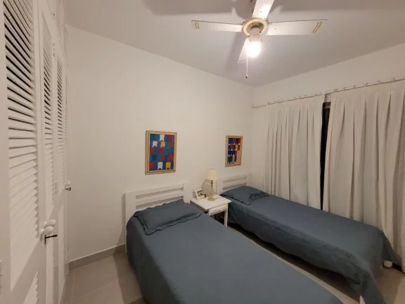 Imagem PITANGUEIRAS – UMA QUADRA DO MAR, MARAVILHOSO APTO REFORMADO, DECORADO, 02 VAGAS DE GARA