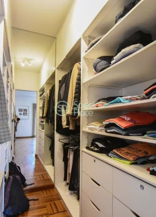 Imagem Ótimo apartamento com 320m² no Campo Belo, um por andar. Amplo living com varanda, home theather, ...