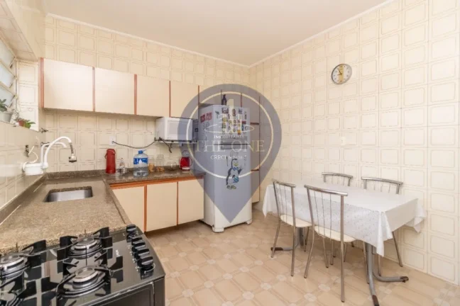 Imagem Imóvel Residencial Espaçoso e Aconchegante no Jabaquara: 3 quartos, 1 suíte, 2 salas, 3 banheiros, 2 vagas de garagem, 210m² de área - São Paulo-SP.