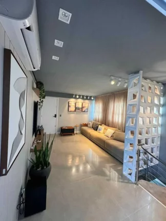 Imagem Cobertura duplex com 3 dormitórios sendo 1 suíte e 2 vagas de garagem em Mariscal/SC