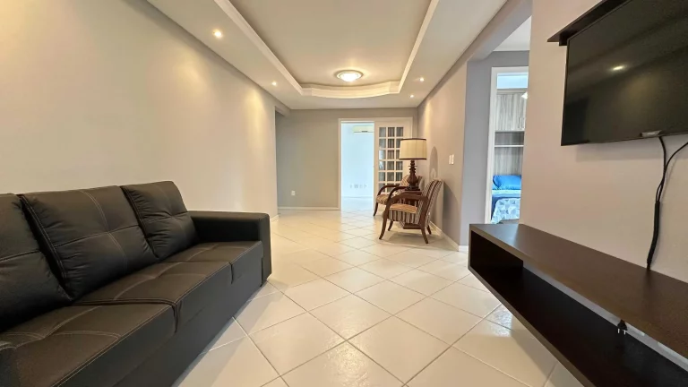 Imagem Apartamento com 3 dormitórios sendo 1 suíte e 1 vaga de garagem em Balneário Camboriú/Sc