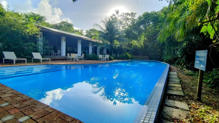 Imagem Casa em condomínio à venda na Praia do Forte bairro Açu da Torre -BA