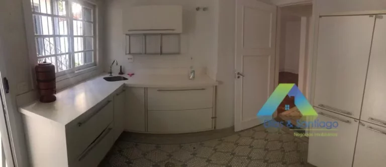 Imagem Casa a venda Cerqueira César · 220m² · 6 Quartos · 2 Vagas