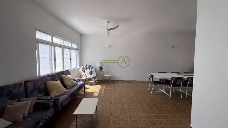 Imagem Casa à Venda – Reformada com Quintal e Vaga para 3 Carros