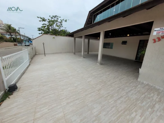Imagem Casa com Piscina no centro de Itapoá