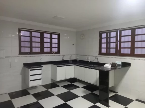 Imagem Casa com 4 quartos, 300m2, para locação em Lauro de Freitas, Centro