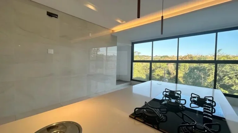 Imagem Casa em condomínio, com 6 quartos, piscina de borda infinita, automatizada, vista para mata