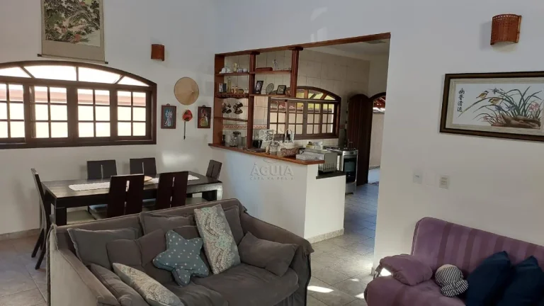 Imagem Casa a venda em condomínio no Horto com 4 suítes