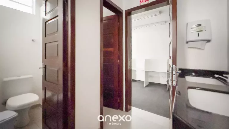 Imagem Casa comercial ampla para locação em Blumenau – 246m², 6 salas e vagas de garagem