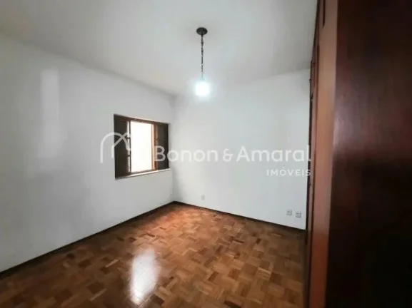Imagem Esta casa no Jardim Chapadão é perfeita para você e sua família! Com 3 quartos (incluindo 1 suí...