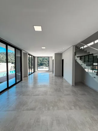 Imagem Casa à venda com 3 quartos, sendo 3 suítes, no condomínio Quintas da Boa Vista, Atibaia - SP