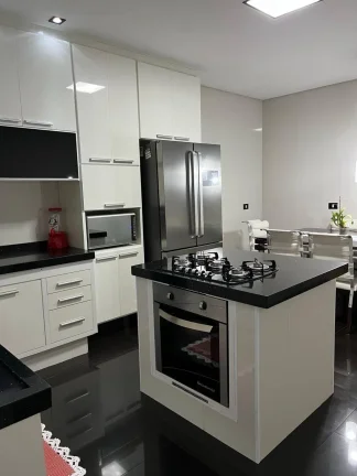 Sobrado 3 Suites 210 m² 3 Dormitorios sendo 3 Suites 2 vagas de Garagens