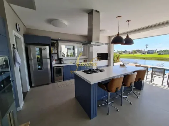 Imagem Sobrado finamente mobiliado e decorado beira de lago