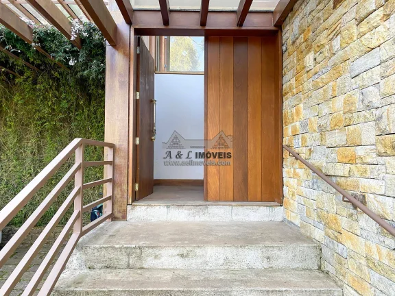 Imagem Casa em Campos do Jordão – Com 05 suítes em condomínio exclusivo