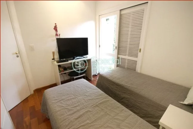 Imagem Casa de Condomínio no alto da boa vista com 4 dormitórios, sendo duas suítes, 4 vagas de garagem,...