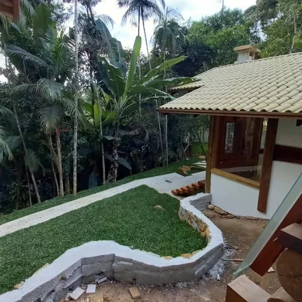 Imagem Vendo esta maravilhosa casa em Condomínio fechado. Nova Friburgo.