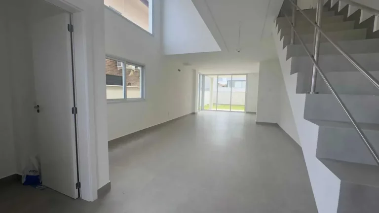 Imagem Casa com 3 dormitórios sendo 1 suíte e 2 vagas garagem - Campeche, Florianópolis/SC