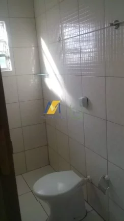 Imagem Sobrado à Venda com 100m², 3 dormitórios, 1 suíte, 1 sala e 3 vagas!!!