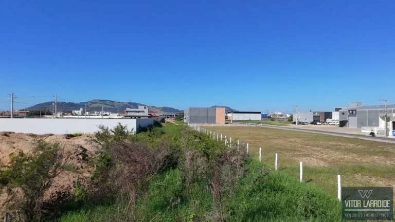 Imagem Terreno de 2.112m² à Venda na Avenida Pedro Zapelini