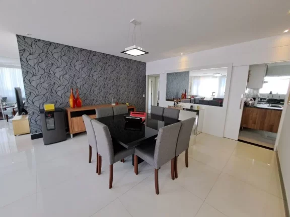 Imagem APARTAMENTO AMPLO REFORMADO COM 2 VAGAS DE GARAGEM LAZER NO PRÉDIO