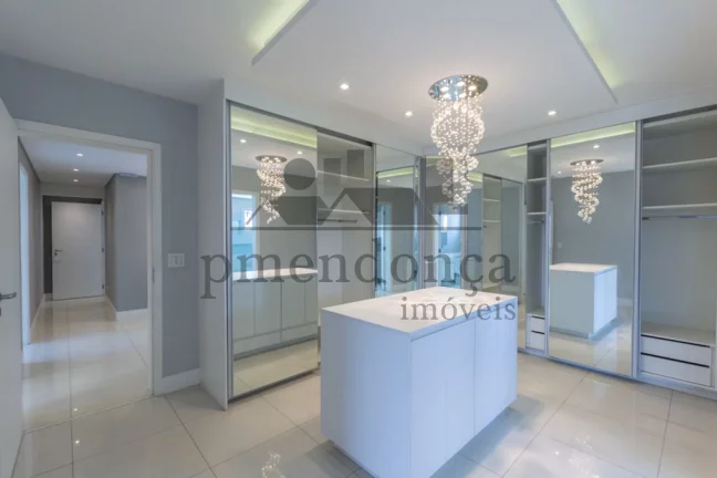 Imagem Apartamento espaçoso com 4 quartos sendo 3 suítes e 4 vagas, 244m²