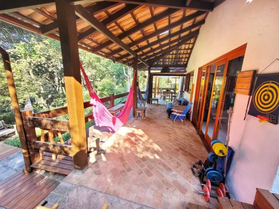 Imagem Casa em condomínio em meio a muita mata Granja Viana