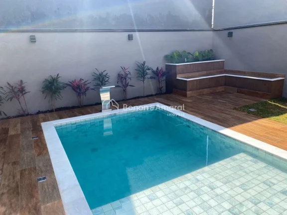 Imagem Localizada a apenas 2 km do centro de Paulínia e a 20 minutos de Campinas, esta casa oferece a comb...