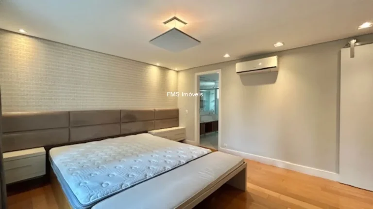 Imagem Imperdível oportunidade: Apartamento de luxo com 3 quartos e 3 suítes em Moema, São Paulo - 210m² e 3 vagas de garagem!