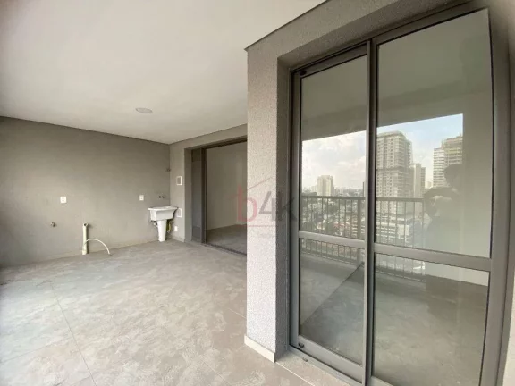 Imagem Apartamento três suítes, varanda espaçosa e duas vagas de garagem a venda no Brooklin.
