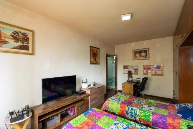 Imagem PERDIZES APARTAMENTO 198,00 M 4 DORMITÓRIOS SENDO 1 SUÍTE SALA PARA 3 AMBIENTES PISO TACOS HALL REPLETO ARMÁRIOS BANHEIRO SOCIAL 2 VAGAS
