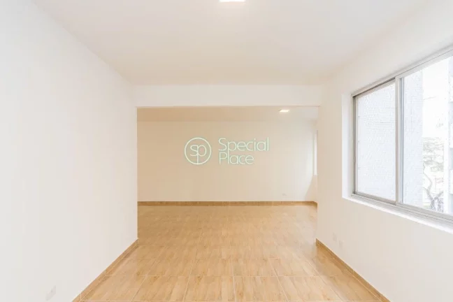 Imagem Ótimo apto com 145m², no Itaim. Amplo living para três ambientes - todos com grandes janelões, s...