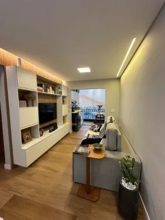 Imagem Apartamento 59m²
2 Dormitórios - sendo1 Suíte 
Todo Mobiliado 
Sala Integrada com a Varanda 
Sol ...