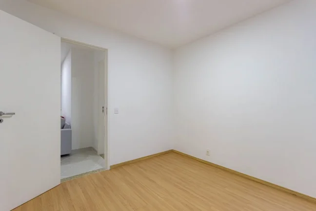 Imagem Apartamento Copacabana - 99M², 2 Dorms, 1 Suíte, 2 Vagas Demarcadas, Varanda, Piscina, Quadra, Salão de Festas e Jogos, Piscina, Academia, Playground.