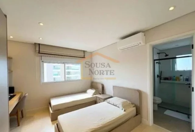 Imagem Apartamento alto padrão, com 263m² de área privativa e 2.303m² de área total. O imóvel conta c...