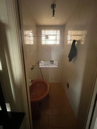 Imagem Vende-se casa no bairro Vila Marilene, com 3 quartos (2 suíte), ar-condicionado, localizada na avenida principal – Igarapava/SP