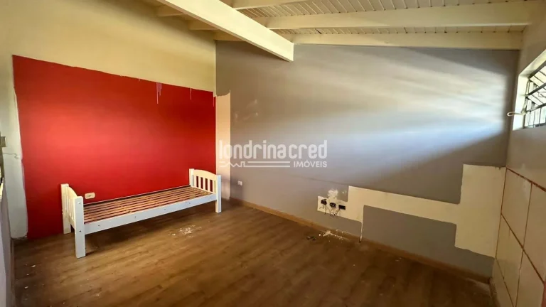 Imagem Casa ampla no Jardim das Palmeiras, zona norte de Londrina, com 3 quartos, 3 banheiros, churrasqueira, terraço e 178m² de área construída